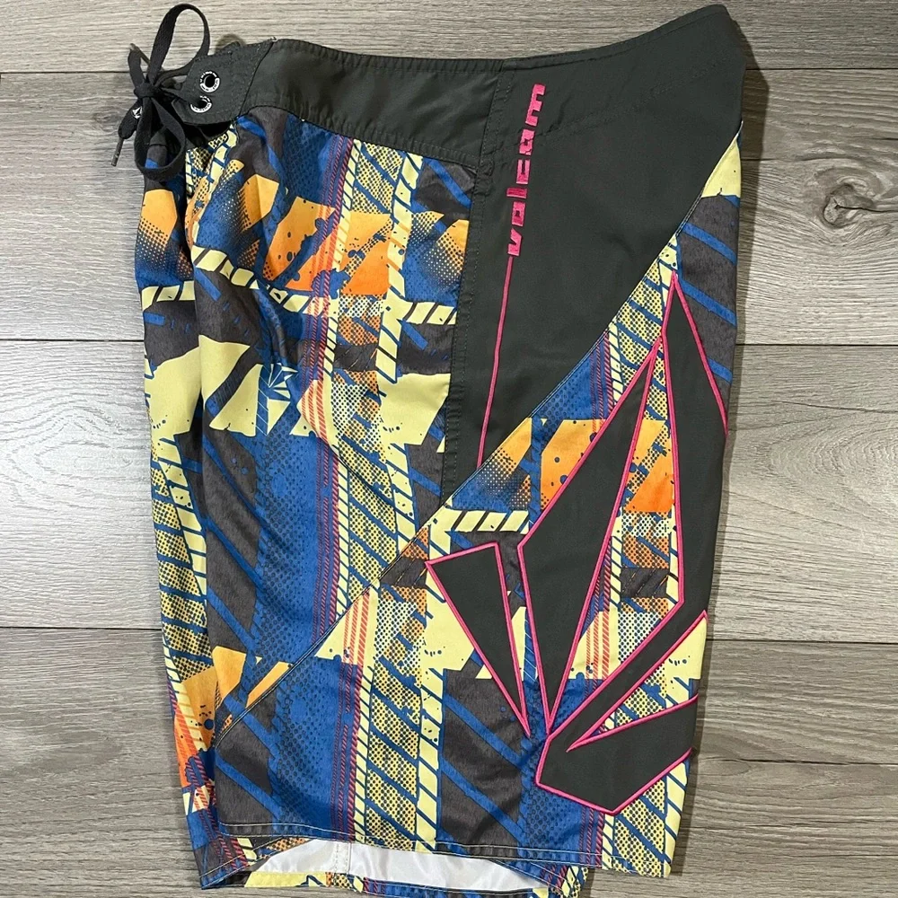 Volcom Board Shorts - Picture 3 of 6